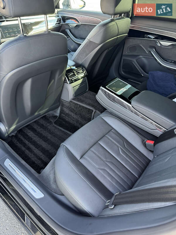 Седан Audi A8 2021 в Киеве