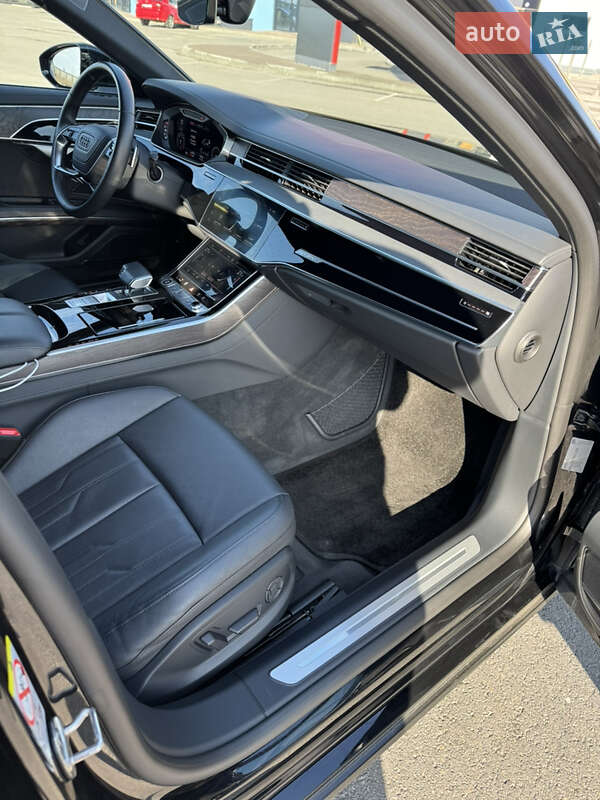 Седан Audi A8 2021 в Киеве