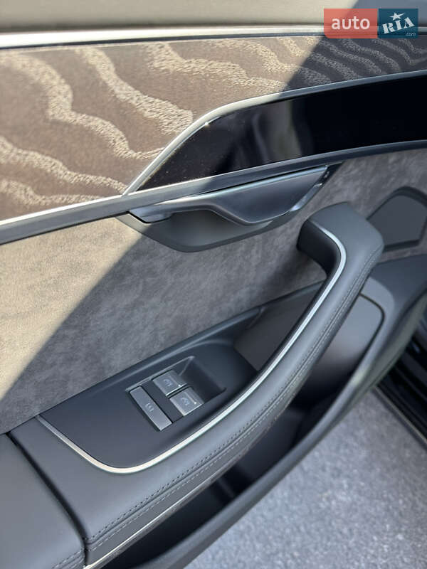 Седан Audi A8 2021 в Киеве