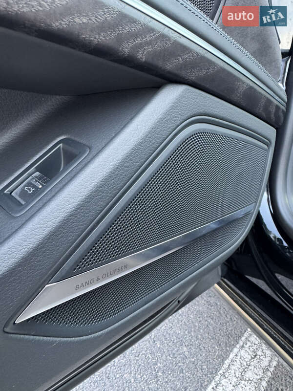 Седан Audi A8 2021 в Киеве