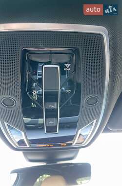 Седан Audi A8 2021 в 