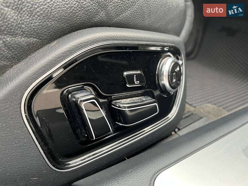 Седан Audi A8 2014 в Виннице