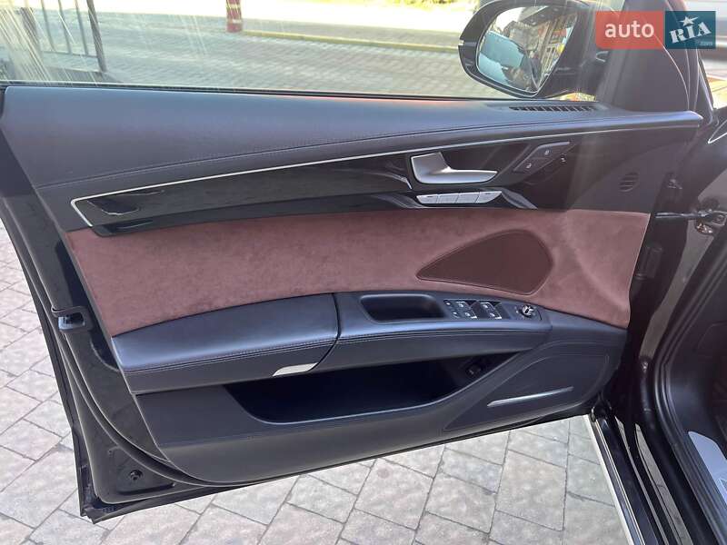 Седан Audi A8 2012 в Львове
