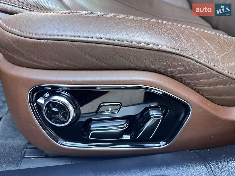 Седан Audi A8 2012 в Львове