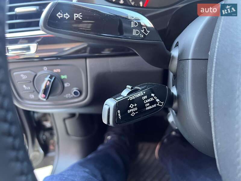 Седан Audi A8 2012 в Львове