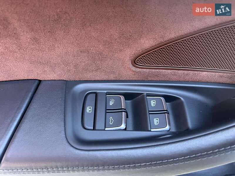 Седан Audi A8 2012 в Львове