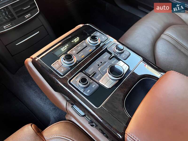 Седан Audi A8 2012 в Львове
