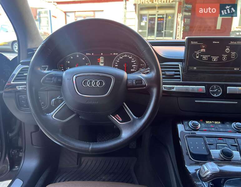 Седан Audi A8 2012 в Львове
