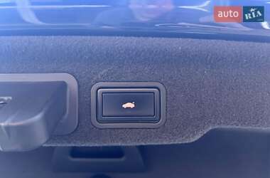 Седан Audi A8 2012 в 