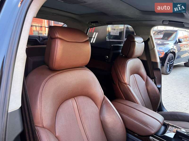 Седан Audi A8 2012 в Львове