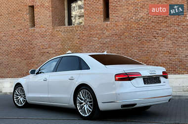Седан Audi A8 2015 в 