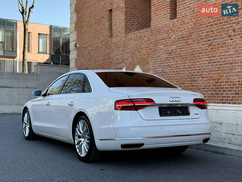 Седан Audi A8 2015 в Львове