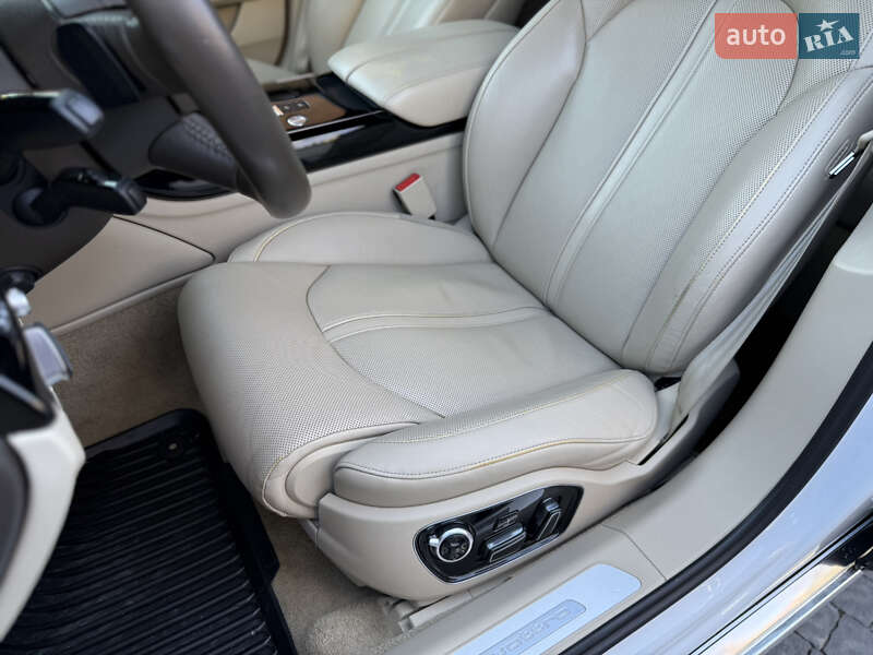Седан Audi A8 2015 в Львове
