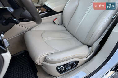 Седан Audi A8 2015 в 