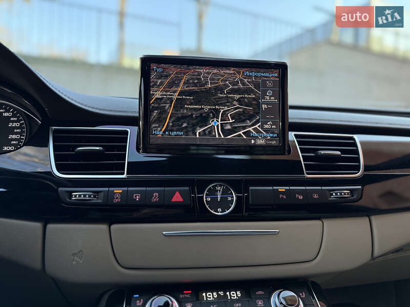 Седан Audi A8 2015 в Львове