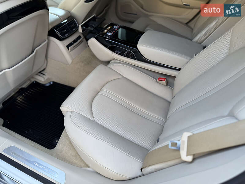 Седан Audi A8 2015 в Львове