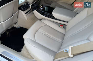 Седан Audi A8 2015 в 