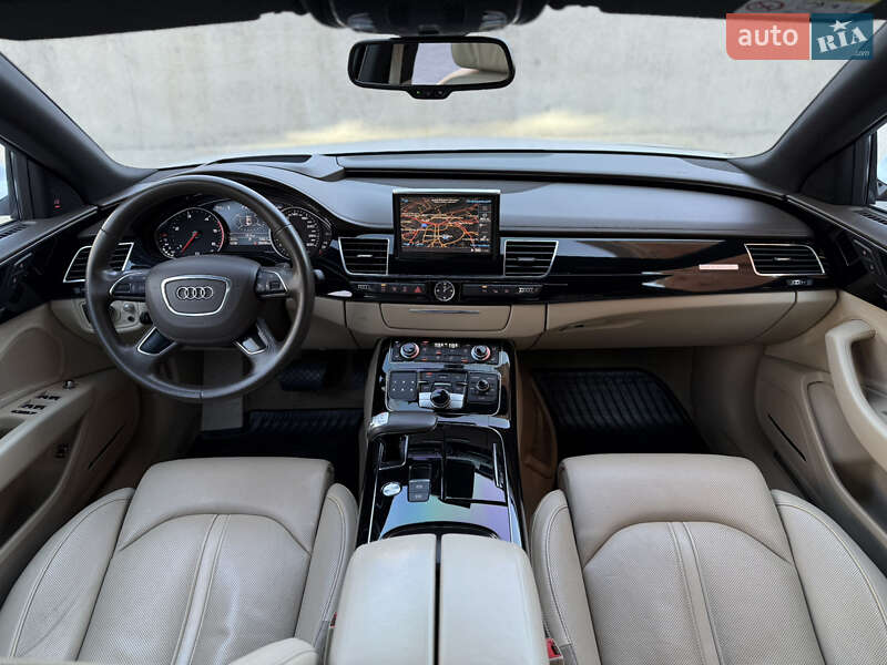Седан Audi A8 2015 в Львове