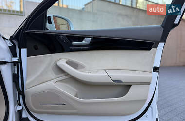 Седан Audi A8 2015 в 