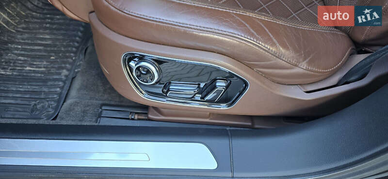Седан Audi A8 2010 в Черновцах