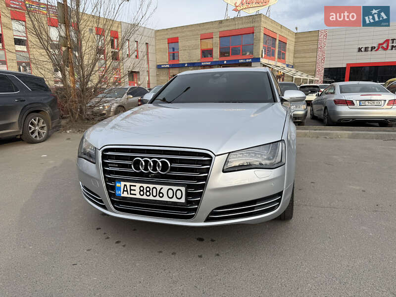 Седан Audi A8 2012 в Днепре
