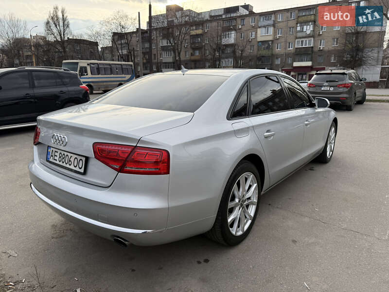 Седан Audi A8 2012 в Днепре