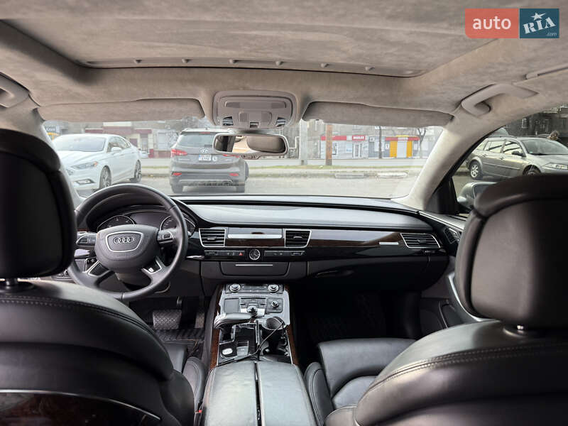 Седан Audi A8 2012 в Днепре