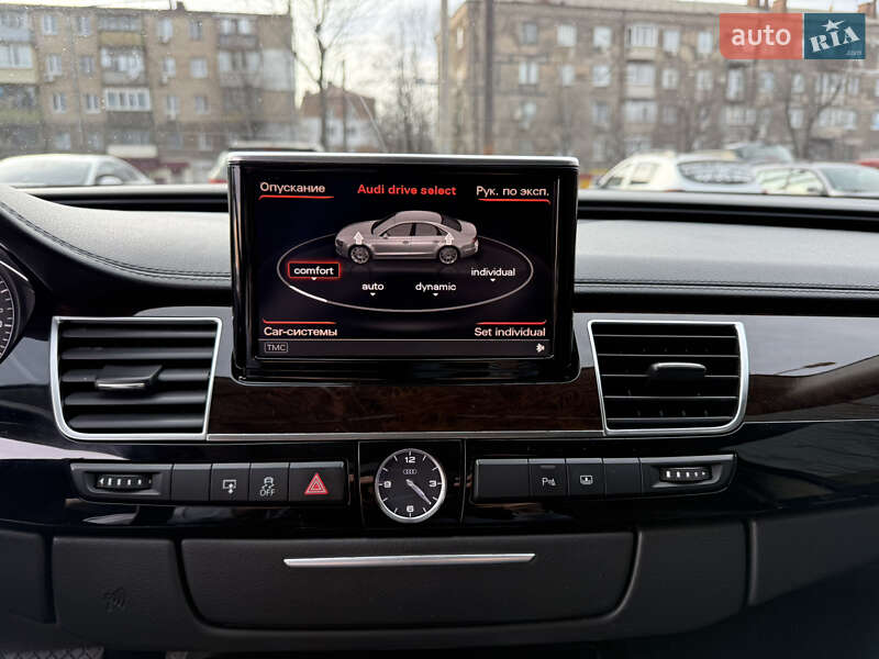 Седан Audi A8 2012 в Днепре