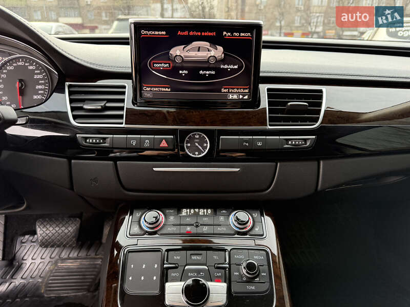 Седан Audi A8 2012 в Днепре