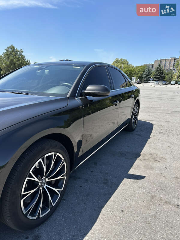 Седан Audi A8 2011 в Запоріжжі