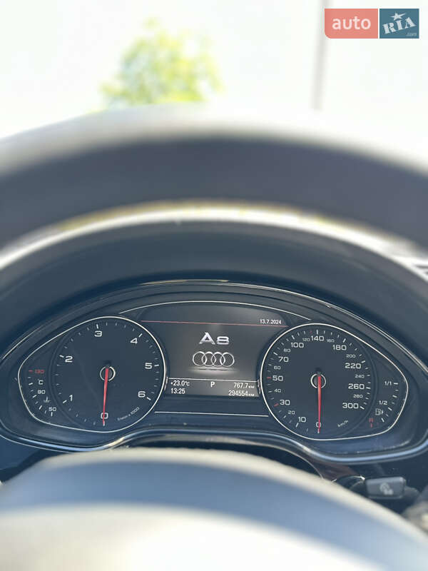 Седан Audi A8 2011 в Запоріжжі
