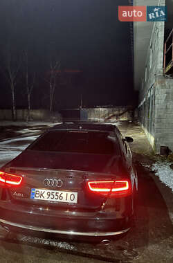 Седан Audi A8 2012 в 