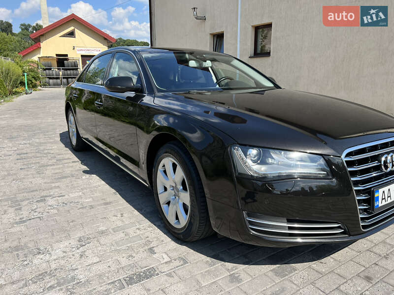 Седан Audi A8 2012 в Львове