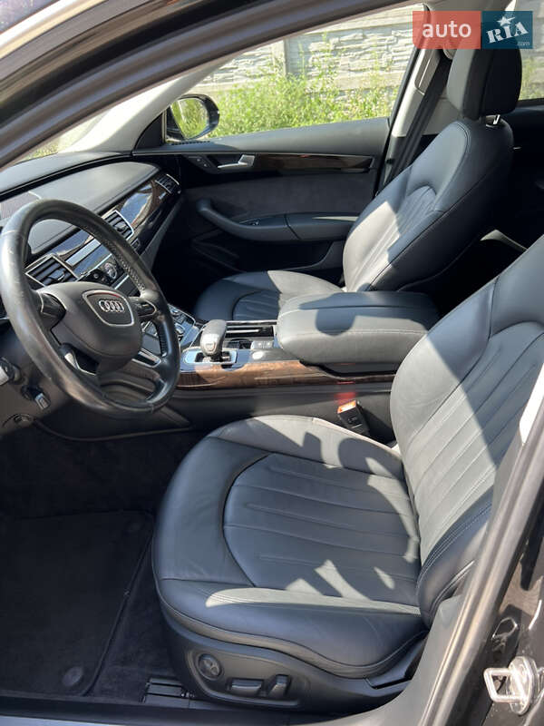 Седан Audi A8 2012 в Львове