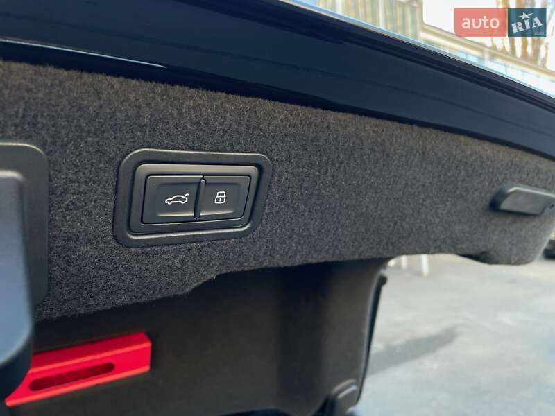 Седан Audi A8 2021 в Киеве