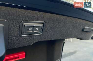 Седан Audi A8 2021 в 