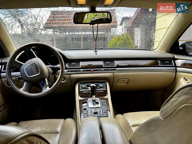 Седан Audi A8 2006 в Копычинце