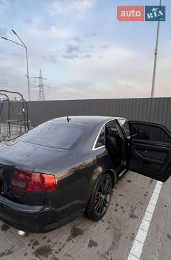 Седан Audi A8 2004 в 
