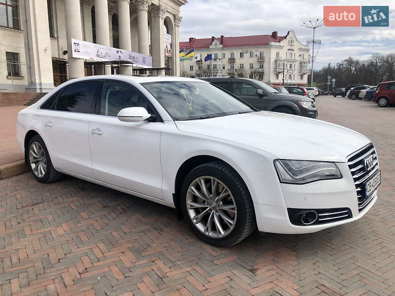 Седан Audi A8 2012 в Києві