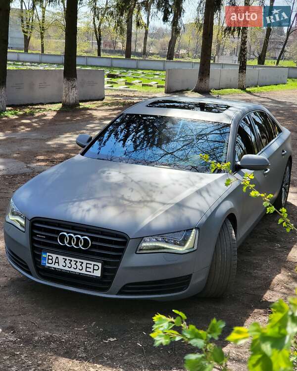 Седан Audi A8 2012 в Знаменке