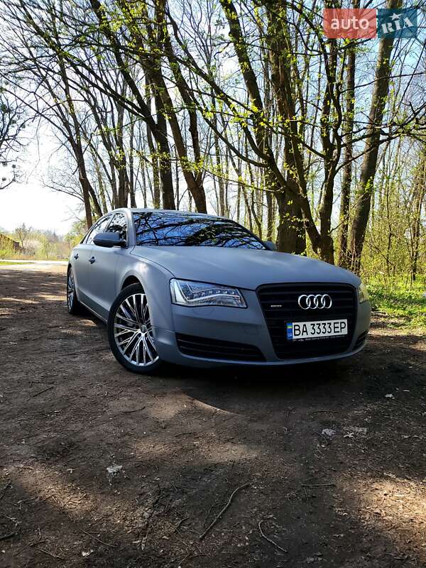Седан Audi A8 2012 в Знаменке