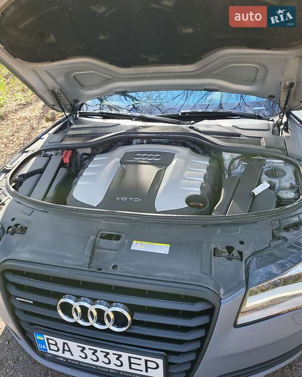 Седан Audi A8 2012 в Знаменке
