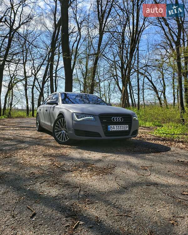 Седан Audi A8 2012 в Знаменке