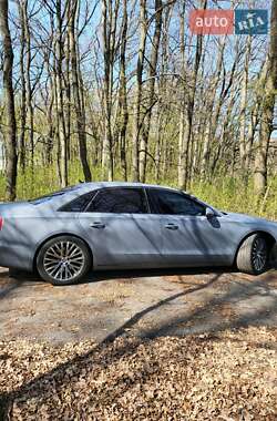 Седан Audi A8 2012 в Знаменке