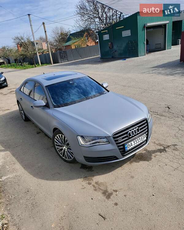 Седан Audi A8 2012 в Знаменке
