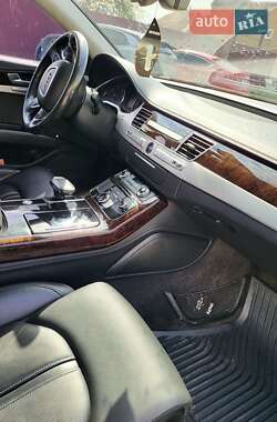 Седан Audi A8 2012 в Знаменке