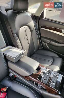 Седан Audi A8 2012 в Знаменке