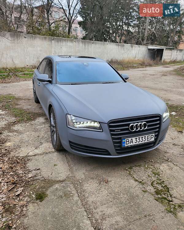 Седан Audi A8 2012 в Знаменке