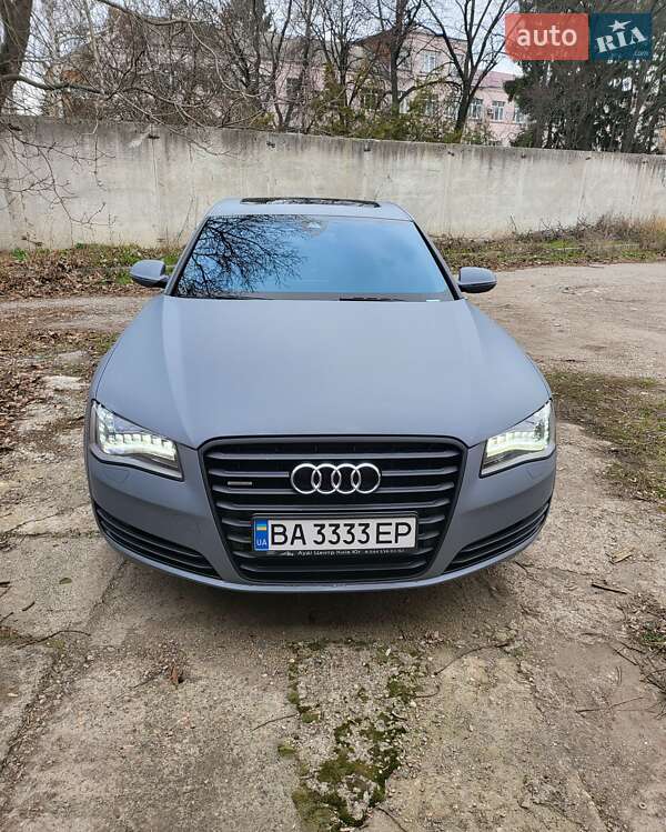 Седан Audi A8 2012 в Знаменке