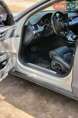 Седан Audi A8 2012 в Знаменке